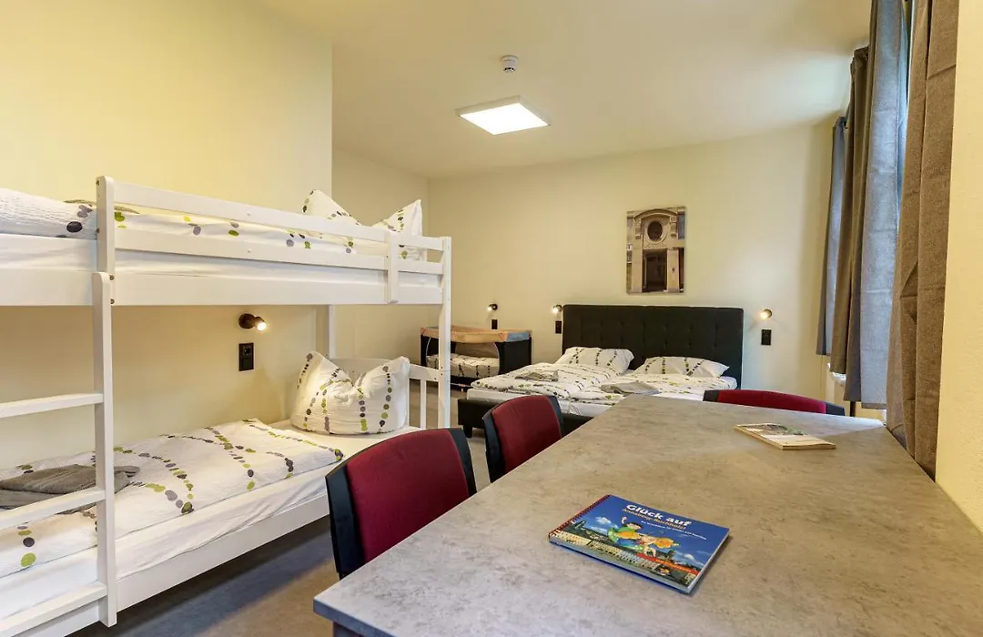 Hotel und Hostel Gleisbett-1